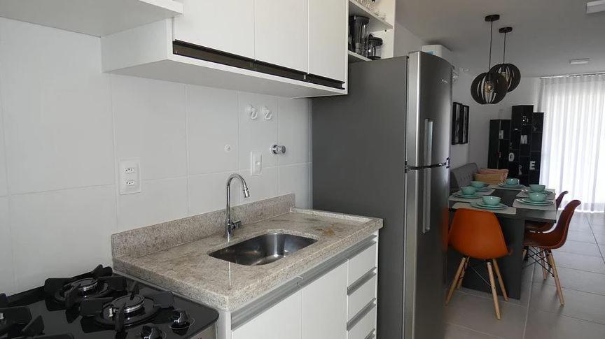 Apto Guarajuba Praia Condominio Porto Smeralda-100 Metros Da Praia ภายนอก รูปภาพ