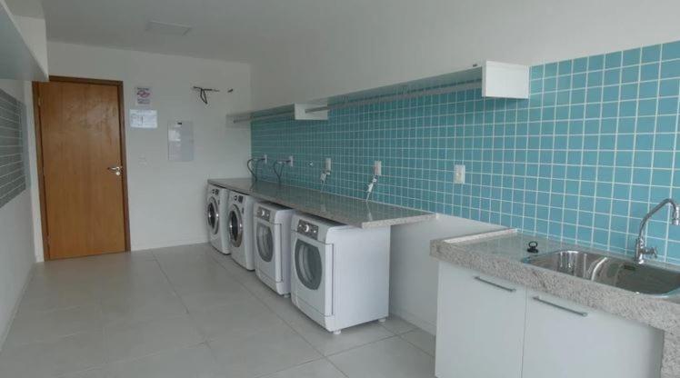 Apto Guarajuba Praia Condominio Porto Smeralda-100 Metros Da Praia ภายนอก รูปภาพ