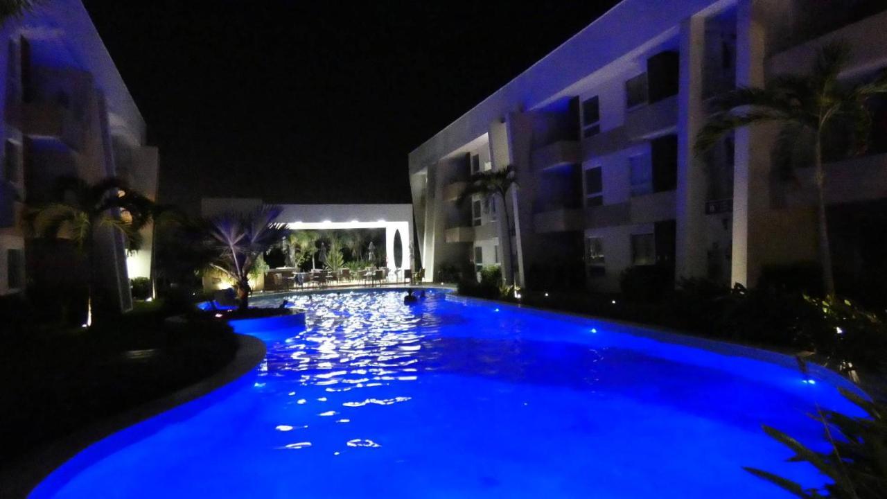 Apto Guarajuba Praia Condominio Porto Smeralda-100 Metros Da Praia ภายนอก รูปภาพ
